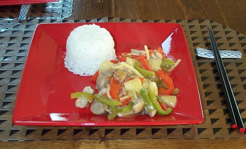 Schweinefleisch mit Paprika und Ananas