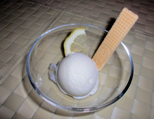 Buttermilch-Zitronen-Eis