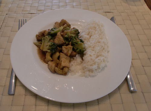 Hähnchen mit Brokkoli und Cashew