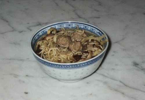 Nudelsuppe mit Fleischbällchen