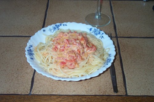 Nudeln in Tomaten-Cognac-Sauce
