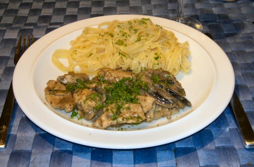 Hähnchengeschnetzeltes in Champignonrahm