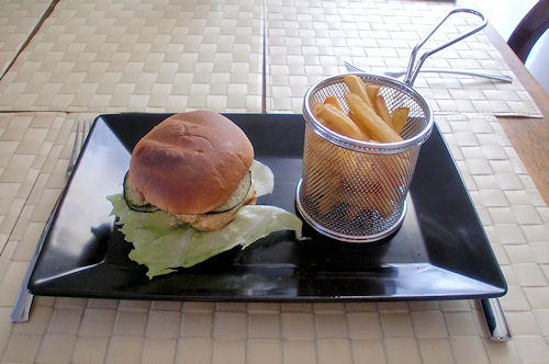 Halloumi Burger mit Honig-Senf-Sauce