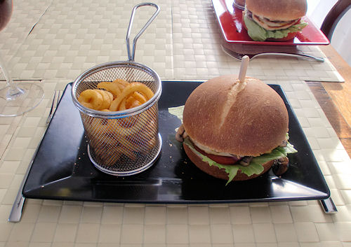 Halloumi Burger mit Pilzen