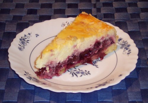 Käsekuchen mit Kirschen