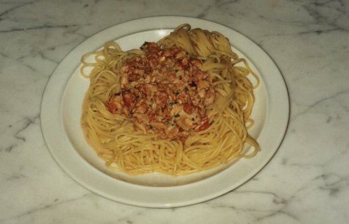 Nudeln in Lachs-Sahne-Sauce