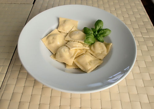 Ravioli mit Lachs-Basilikum-Füllung