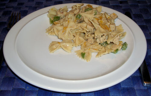 Nudelsalat mit Hähnchen