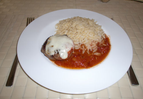 Ofenfrikadellen in Tomatensauce