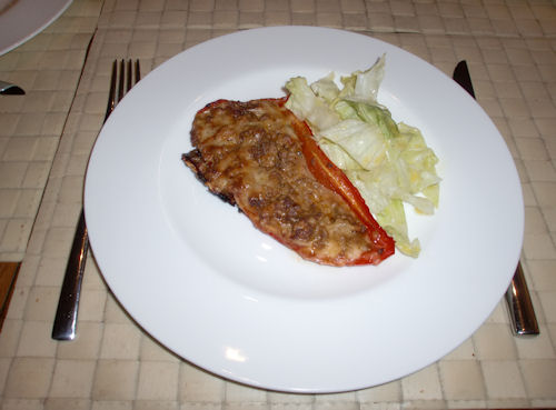 Gefüllte Paprikaschoten mit Hackfleisch