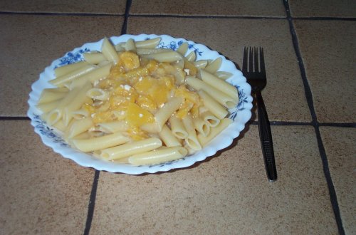 Nudeln in Kokos-Pfirsich-Sauce