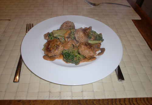 Pilzpfanne mit Brokkoli und Hackbällchen