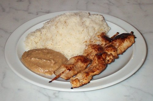 Saté-Spießchen mit Erdnußsauce