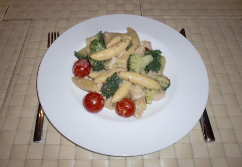 Schupfnudelpfanne mit Hähnchen und Brokkoli