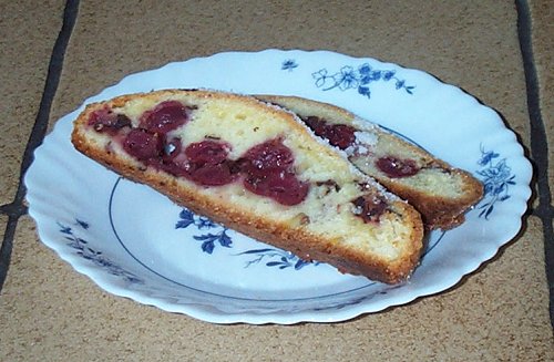 Schwarzwälder Stollen mit Kirschen