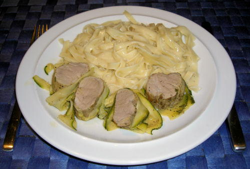 Schweinefilet im Zucchinimantel