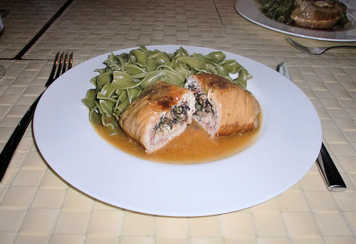 Schweineroulade mit Pilz-Käse-Füllung