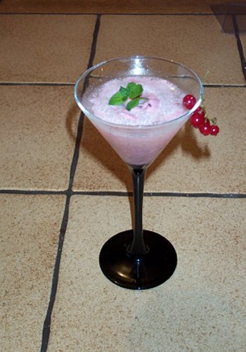 Fruchtsorbet mit Sekt