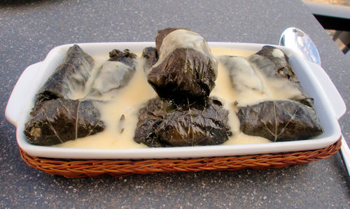 Gefüllte Weinblätter mit Zitronensauce