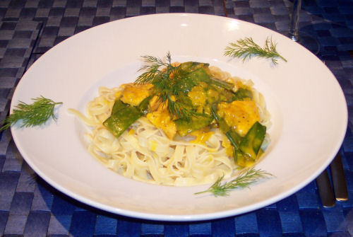 Nudeln mit Lachs in Zitronensauce